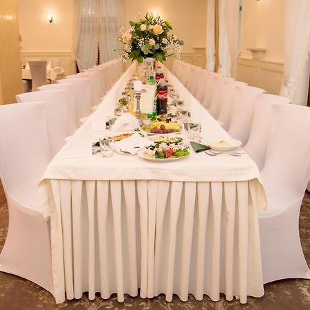 Hotel Karczowka Kielce Bagian luar foto