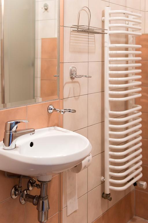 Hotel Karczowka Kielce Ruang foto