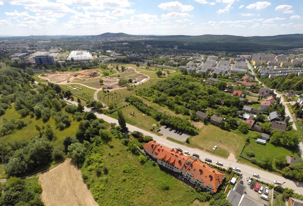 Hotel Karczowka Kielce Bagian luar foto