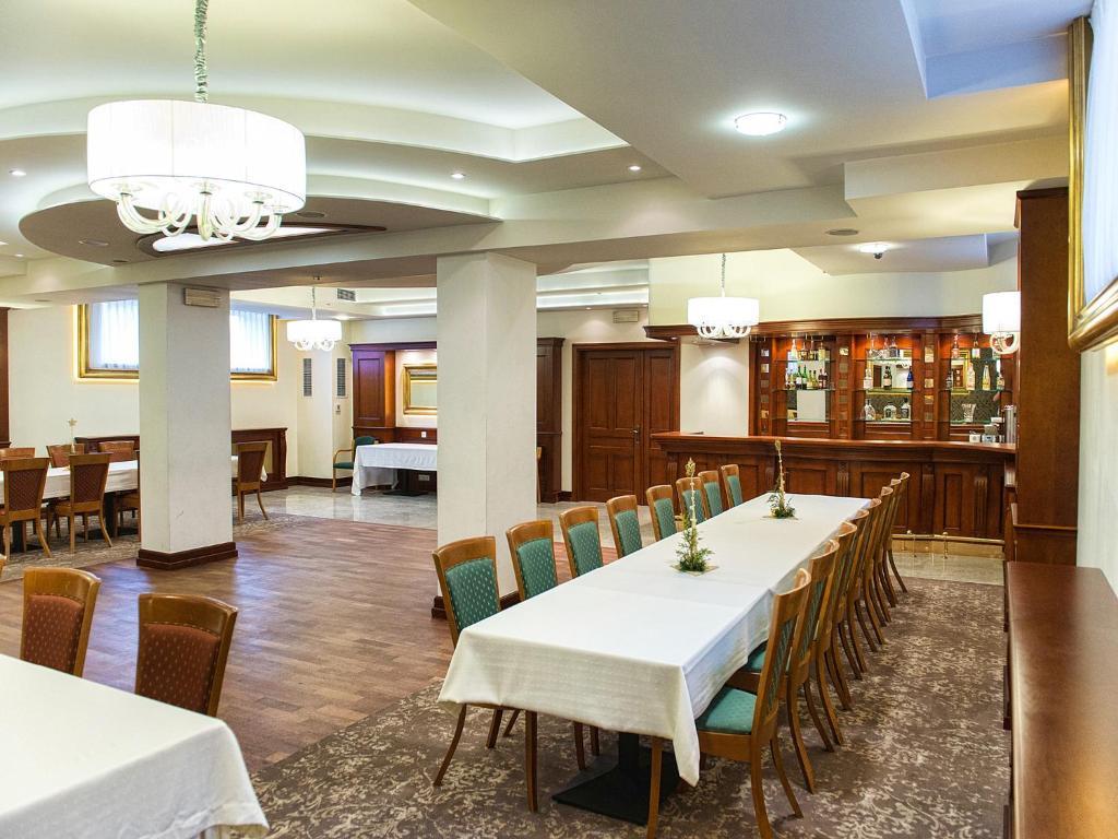 Hotel Karczowka Kielce Bagian luar foto