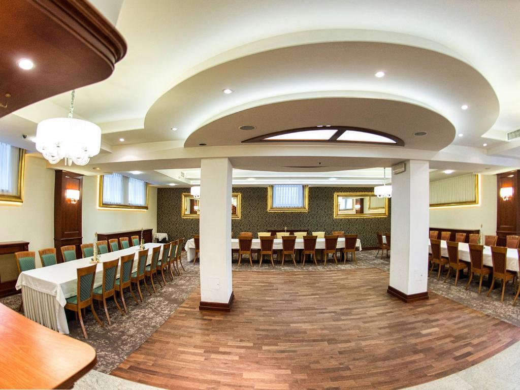 Hotel Karczowka Kielce Bagian luar foto
