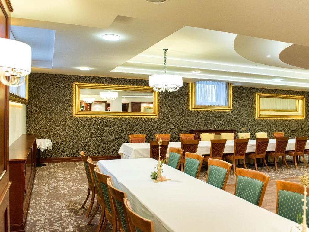 Hotel Karczowka Kielce Bagian luar foto