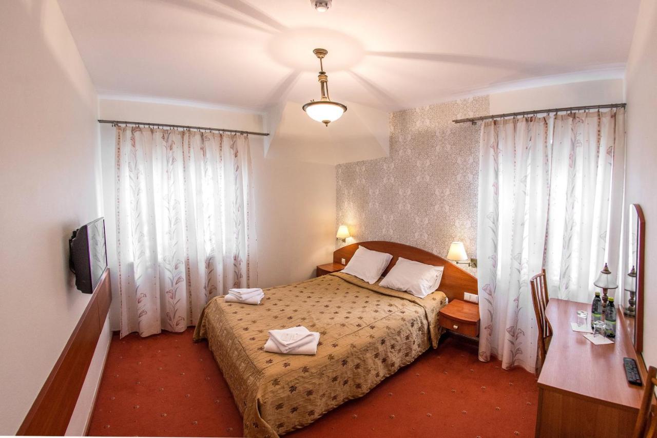 Hotel Karczowka Kielce Bagian luar foto
