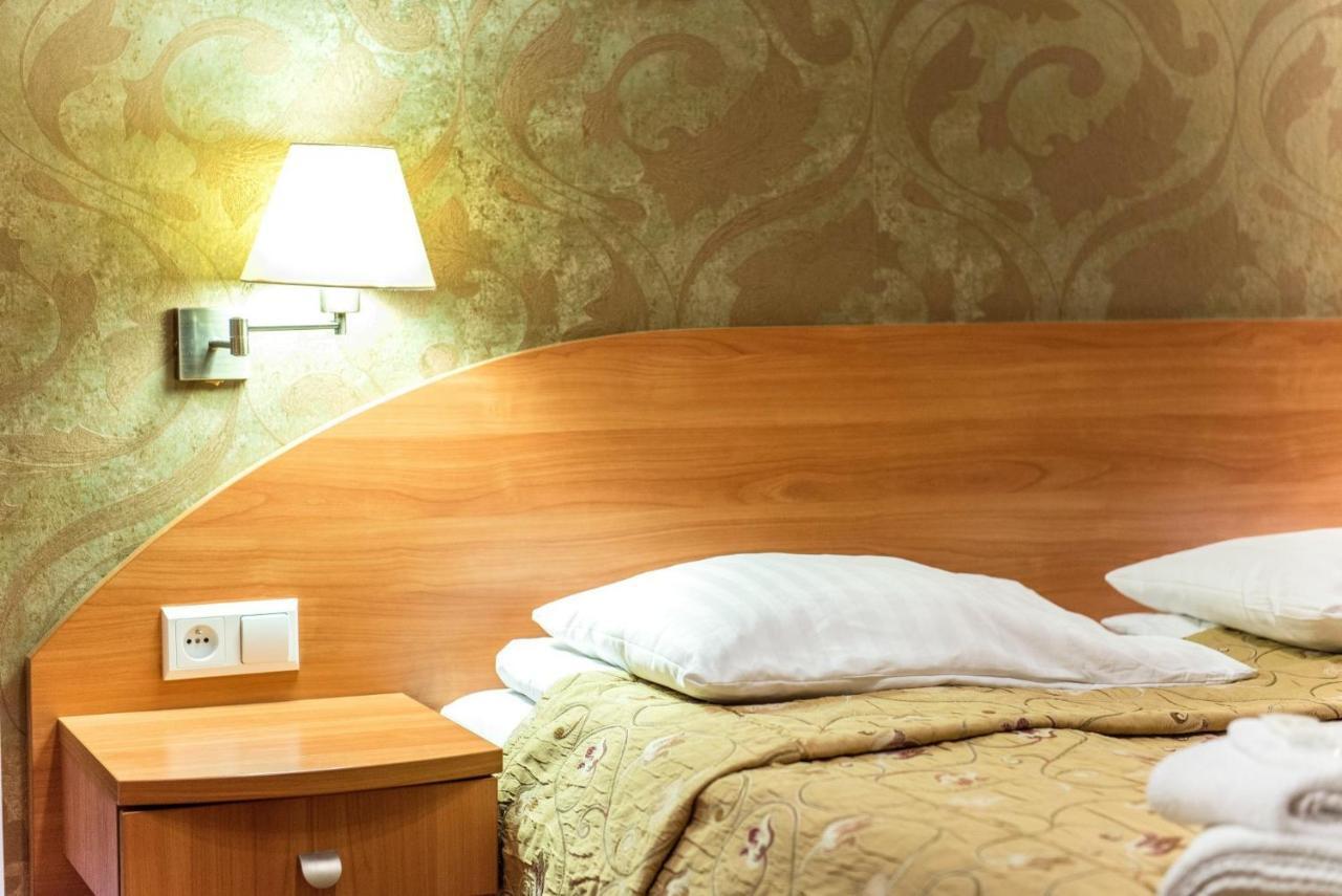 Hotel Karczowka Kielce Bagian luar foto