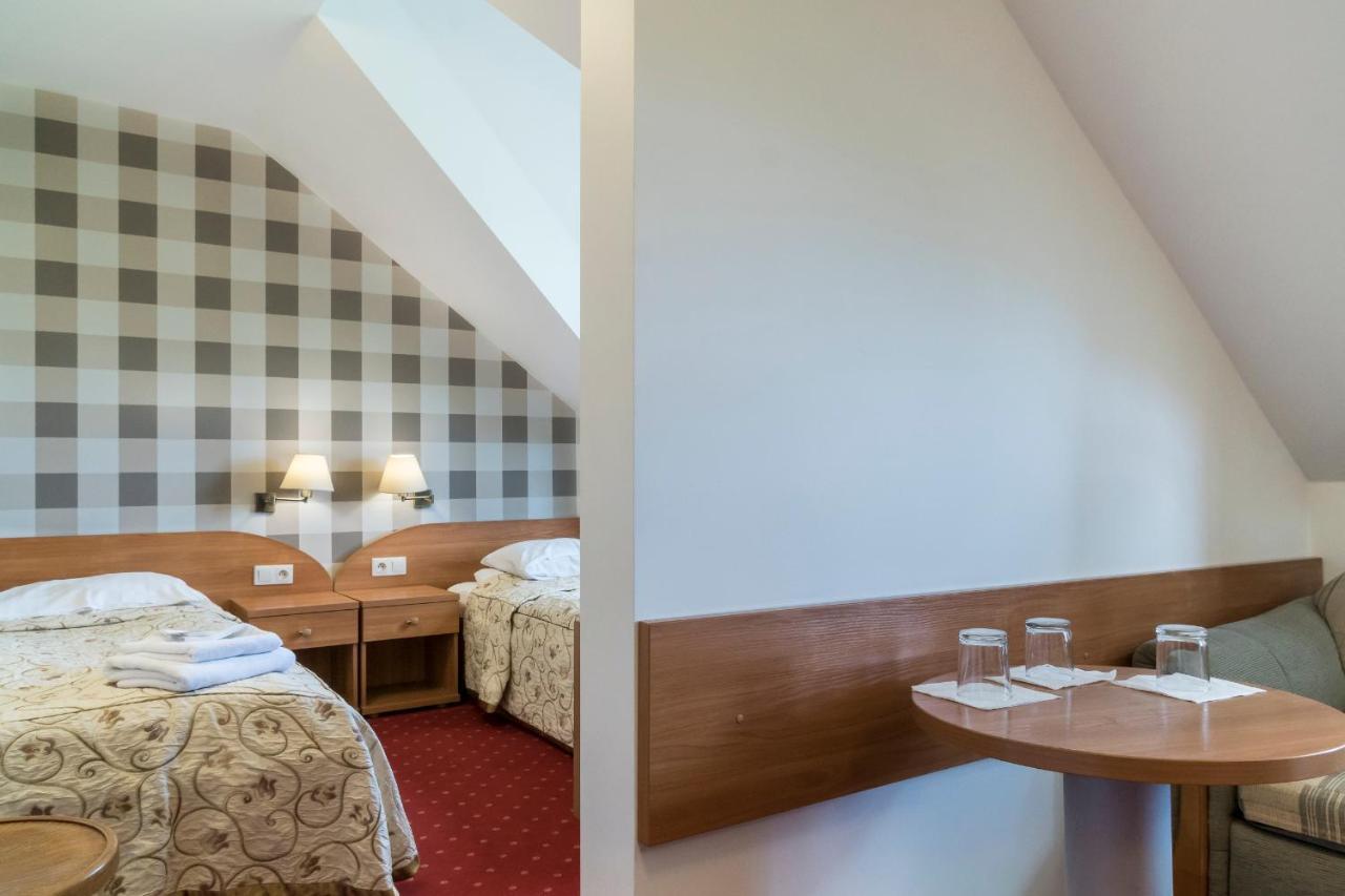 Hotel Karczowka Kielce Bagian luar foto