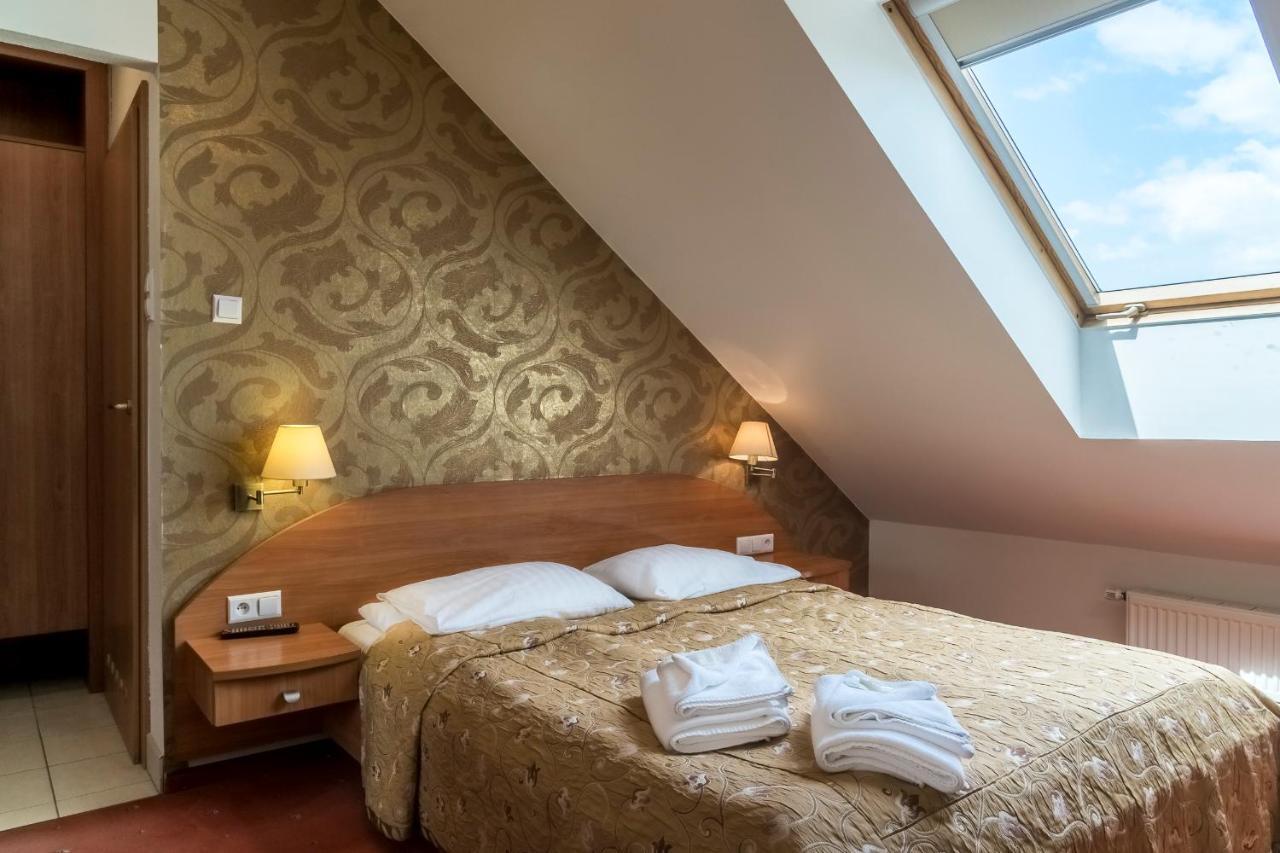 Hotel Karczowka Kielce Bagian luar foto