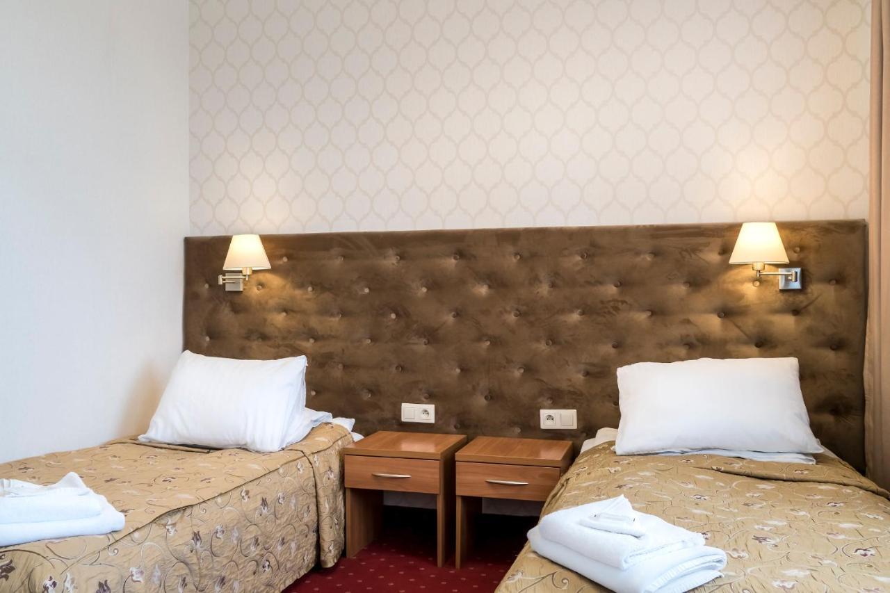 Hotel Karczowka Kielce Bagian luar foto
