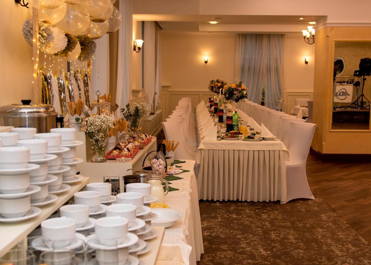 Hotel Karczowka Kielce Bagian luar foto