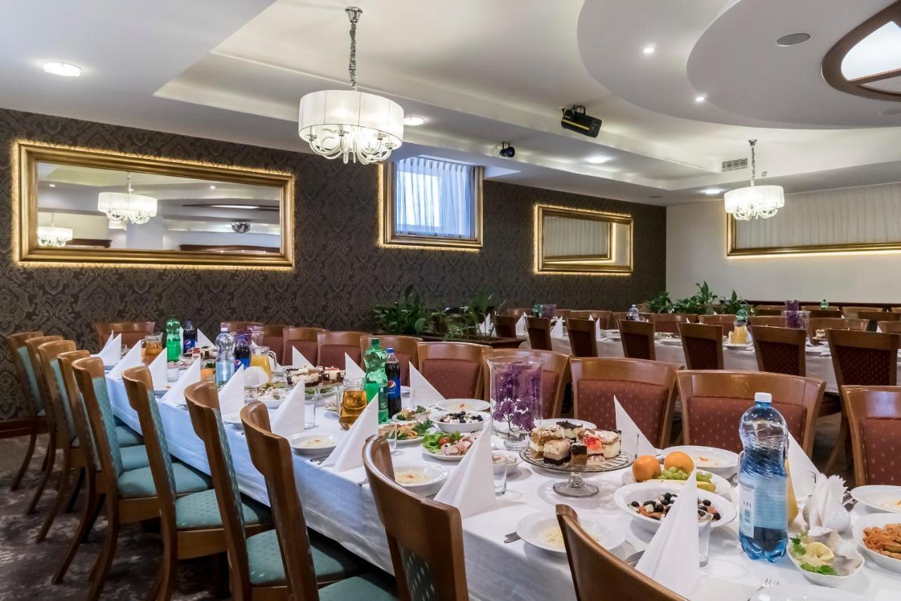Hotel Karczowka Kielce Bagian luar foto