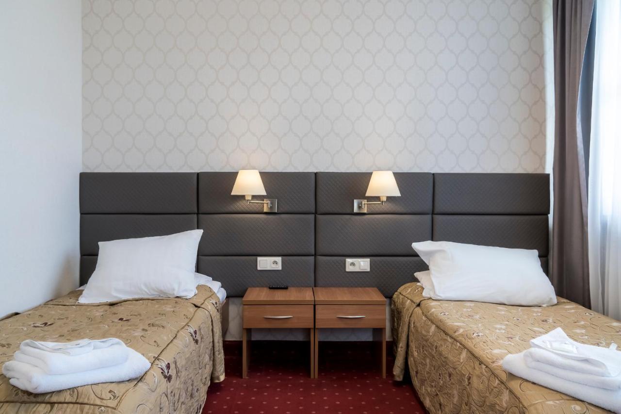 Hotel Karczowka Kielce Bagian luar foto