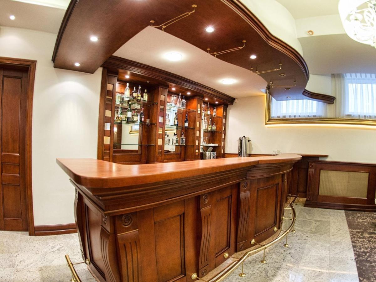 Hotel Karczowka Kielce Bagian luar foto