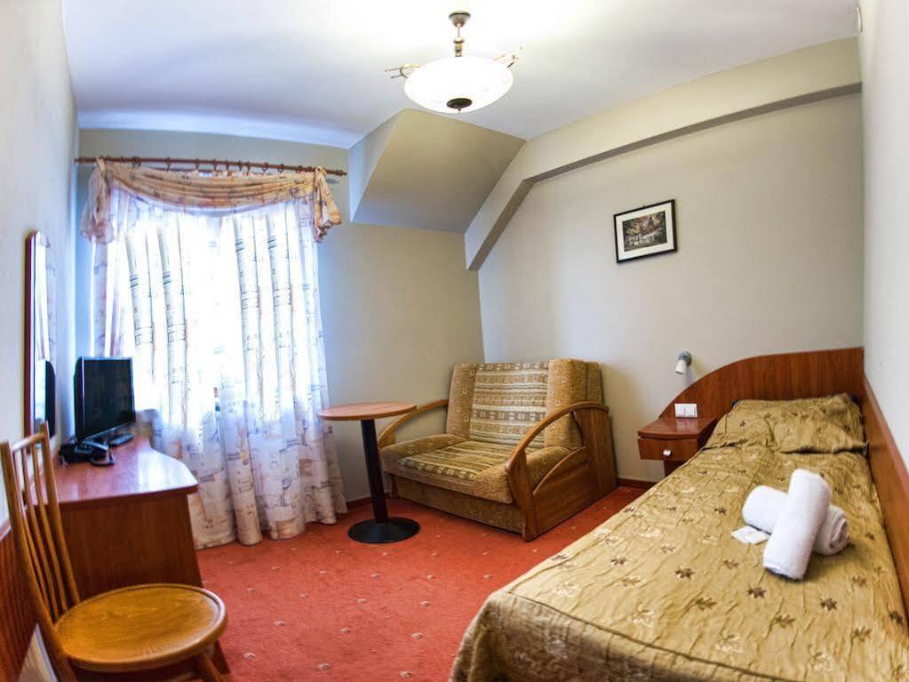 Hotel Karczowka Kielce Bagian luar foto
